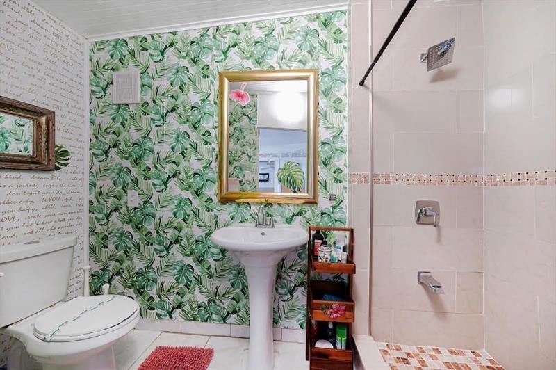 1913 Thomas St, Hollywood, FL 33020