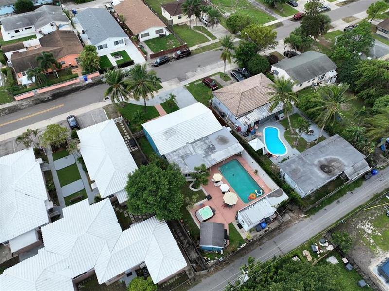 1913 Thomas St, Hollywood, FL 33020