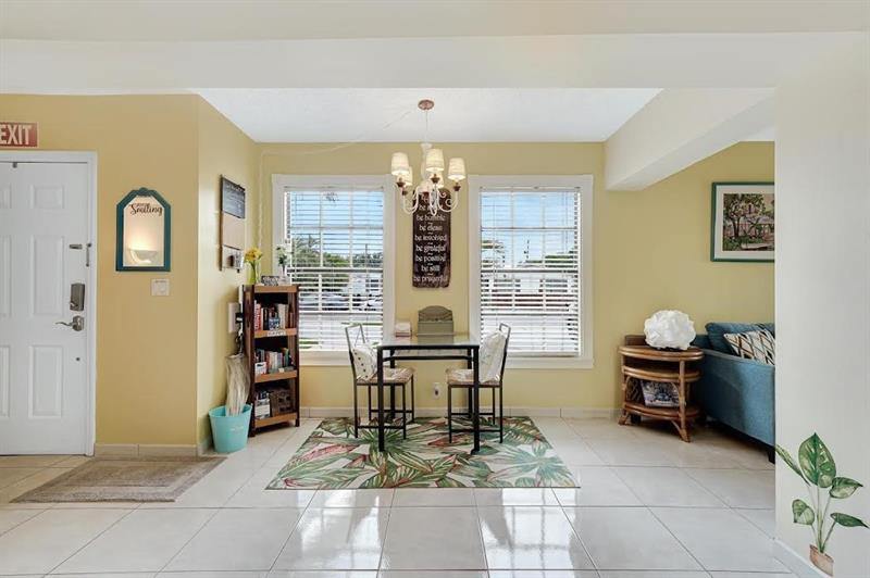 1913 Thomas St, Hollywood, FL 33020