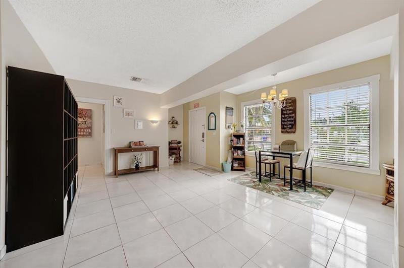 1913 Thomas St, Hollywood, FL 33020