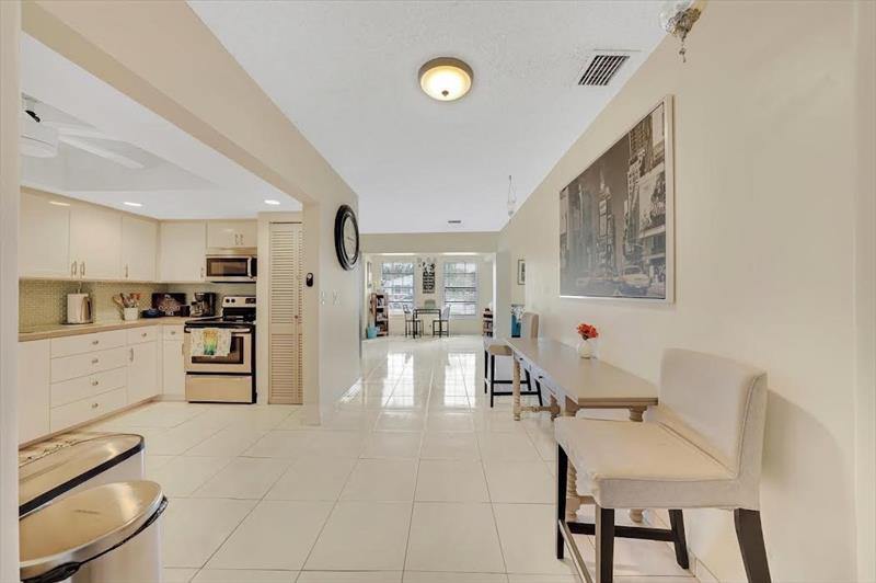 1913 Thomas St, Hollywood, FL 33020