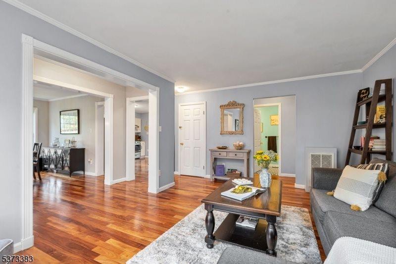 353 Top Ave, Green Brook Township, NJ 08812