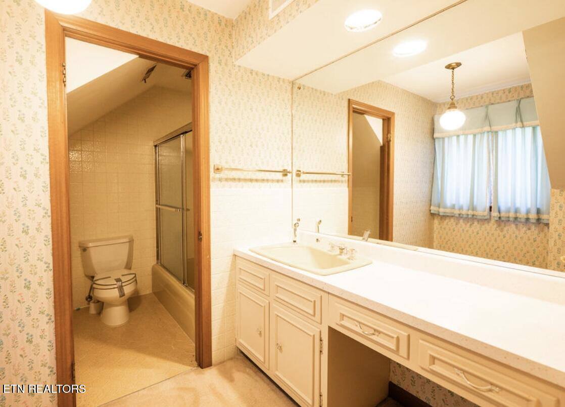 102 Redbud Drive, Clinton, TN 37716