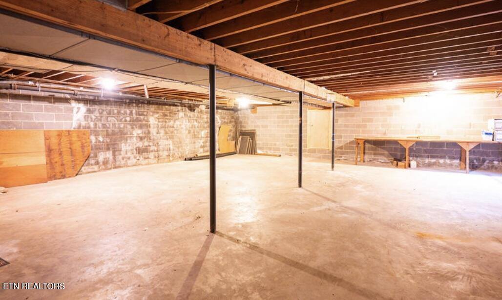 102 Redbud Drive, Clinton, TN 37716