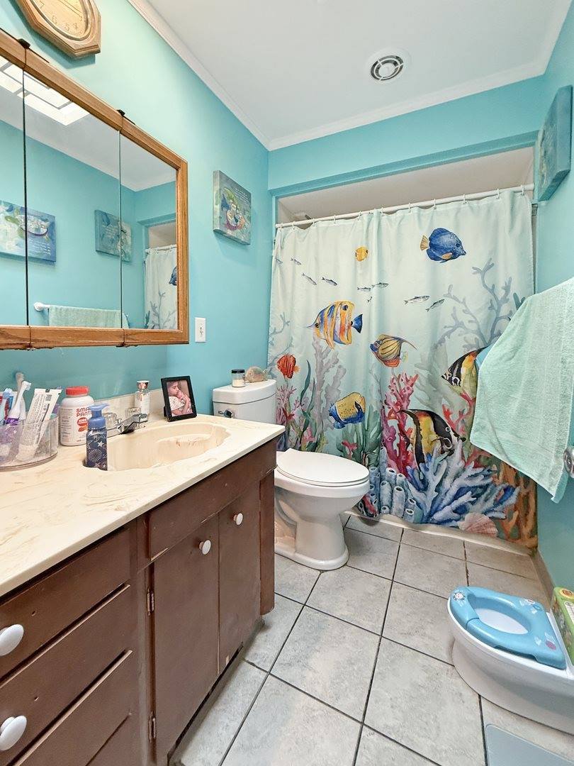 1318 West American Street, Freeport, IL 61032