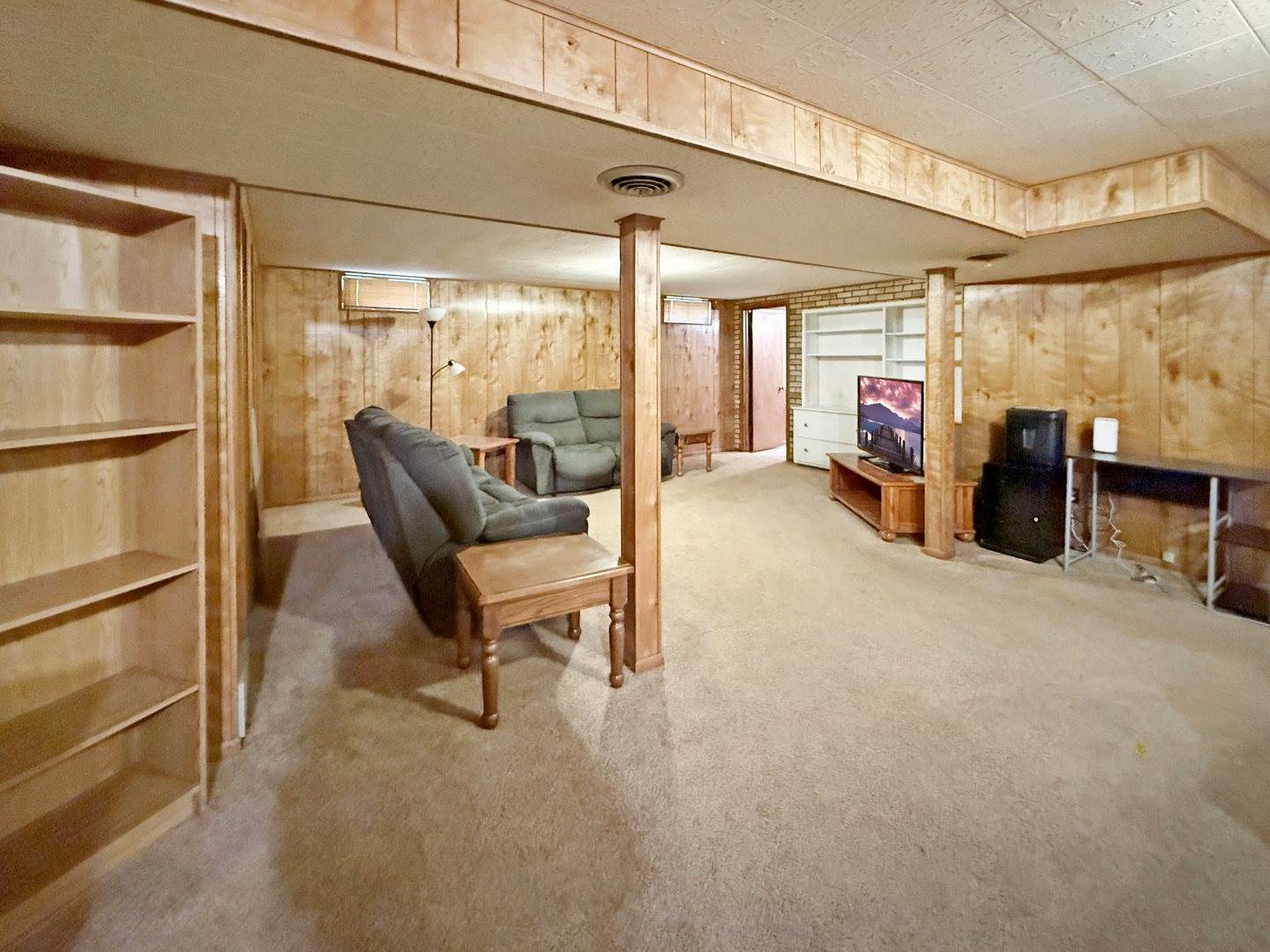 1318 West American Street, Freeport, IL 61032