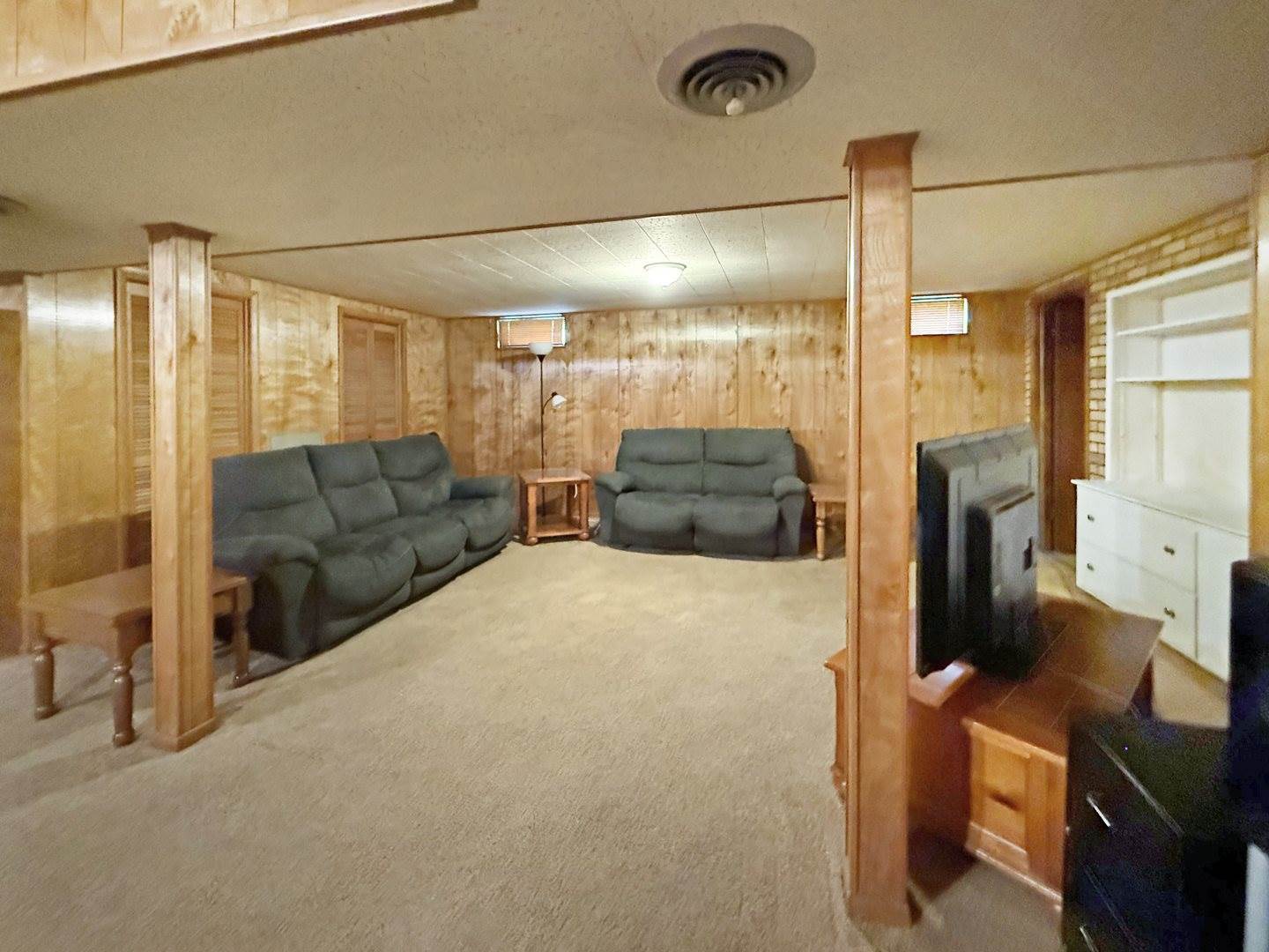 1318 West American Street, Freeport, IL 61032