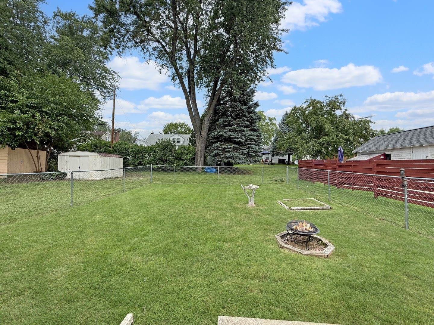 1318 West American Street, Freeport, IL 61032