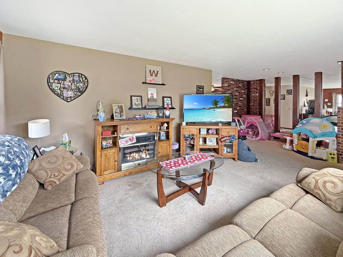 1318 West American Street, Freeport, IL 61032