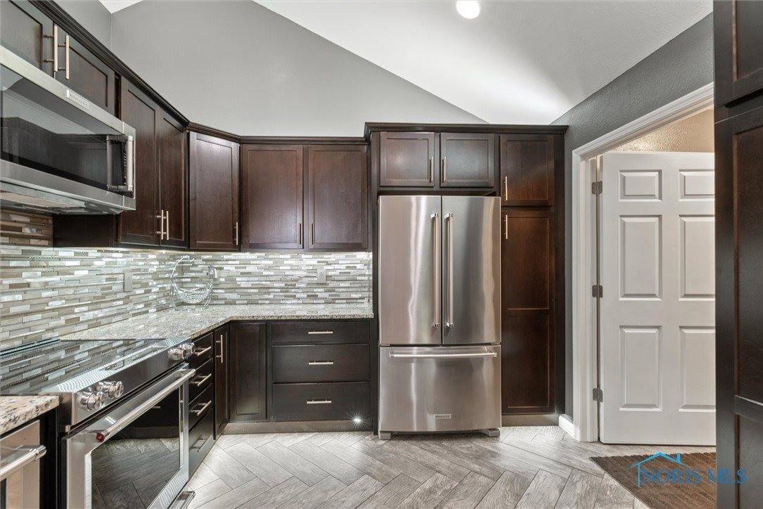 9845 Connor Lake Circle, Perrysburg, OH 43551