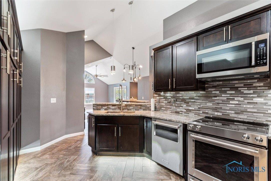 9845 Connor Lake Circle, Perrysburg, OH 43551