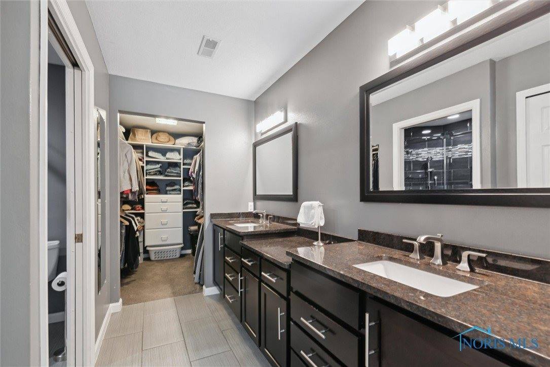 9845 Connor Lake Circle, Perrysburg, OH 43551