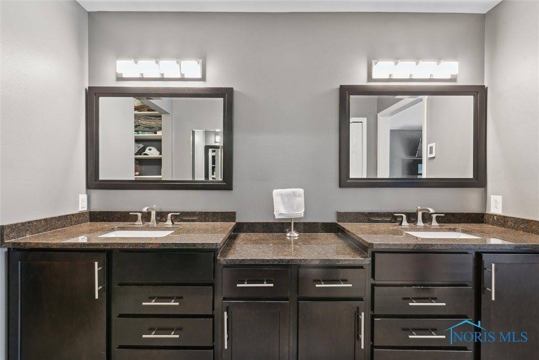 9845 Connor Lake Circle, Perrysburg, OH 43551