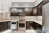 9845 Connor Lake Circle, Perrysburg, OH 43551