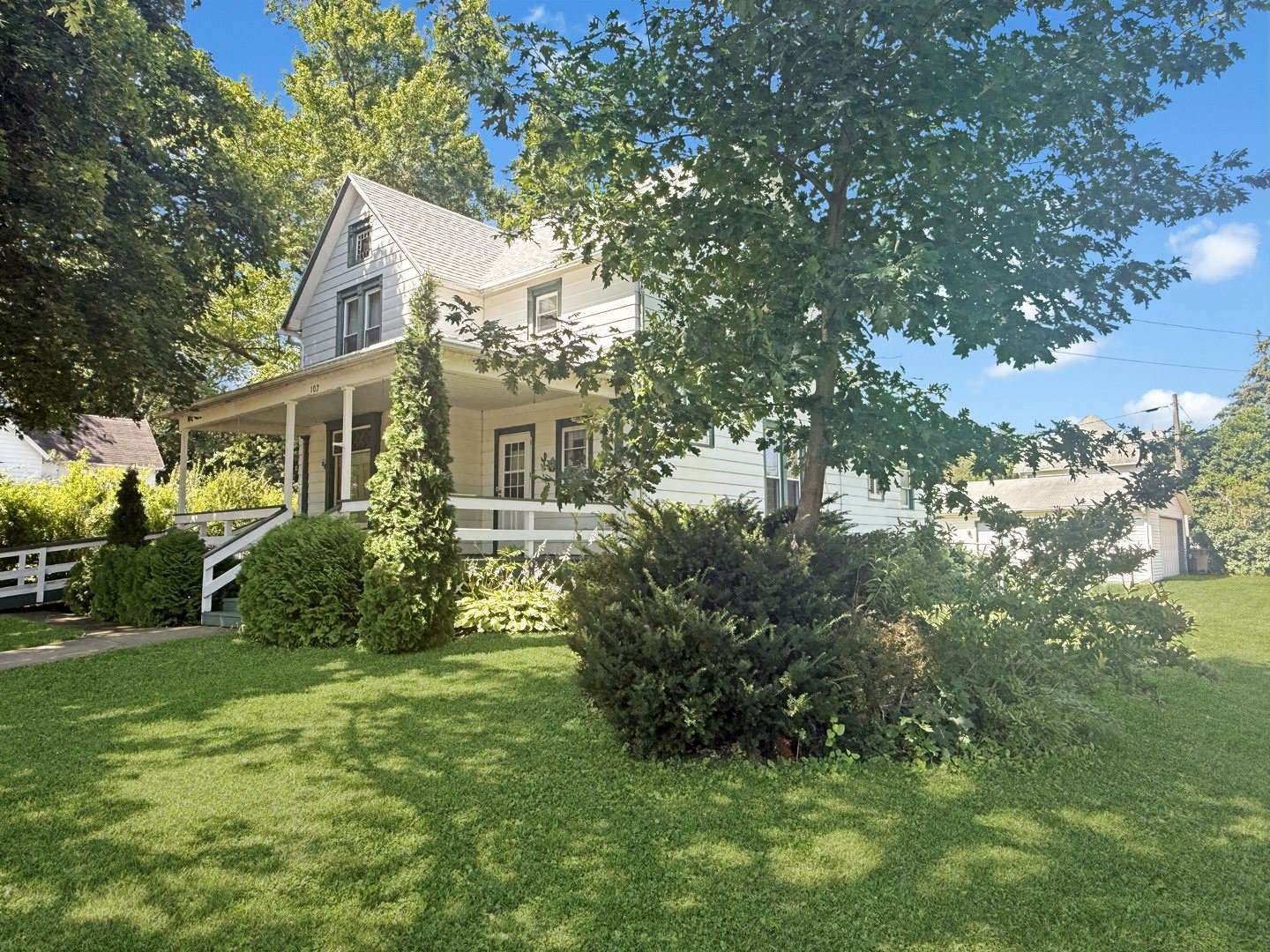 102 South 2nd Avenue, Forreston, IL 61030