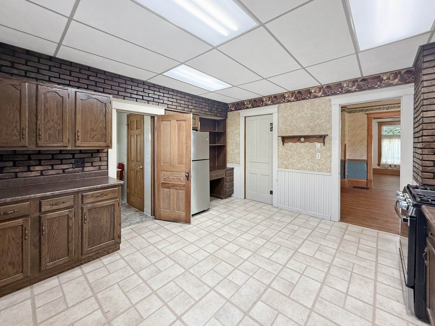 102 South 2nd Avenue, Forreston, IL 61030