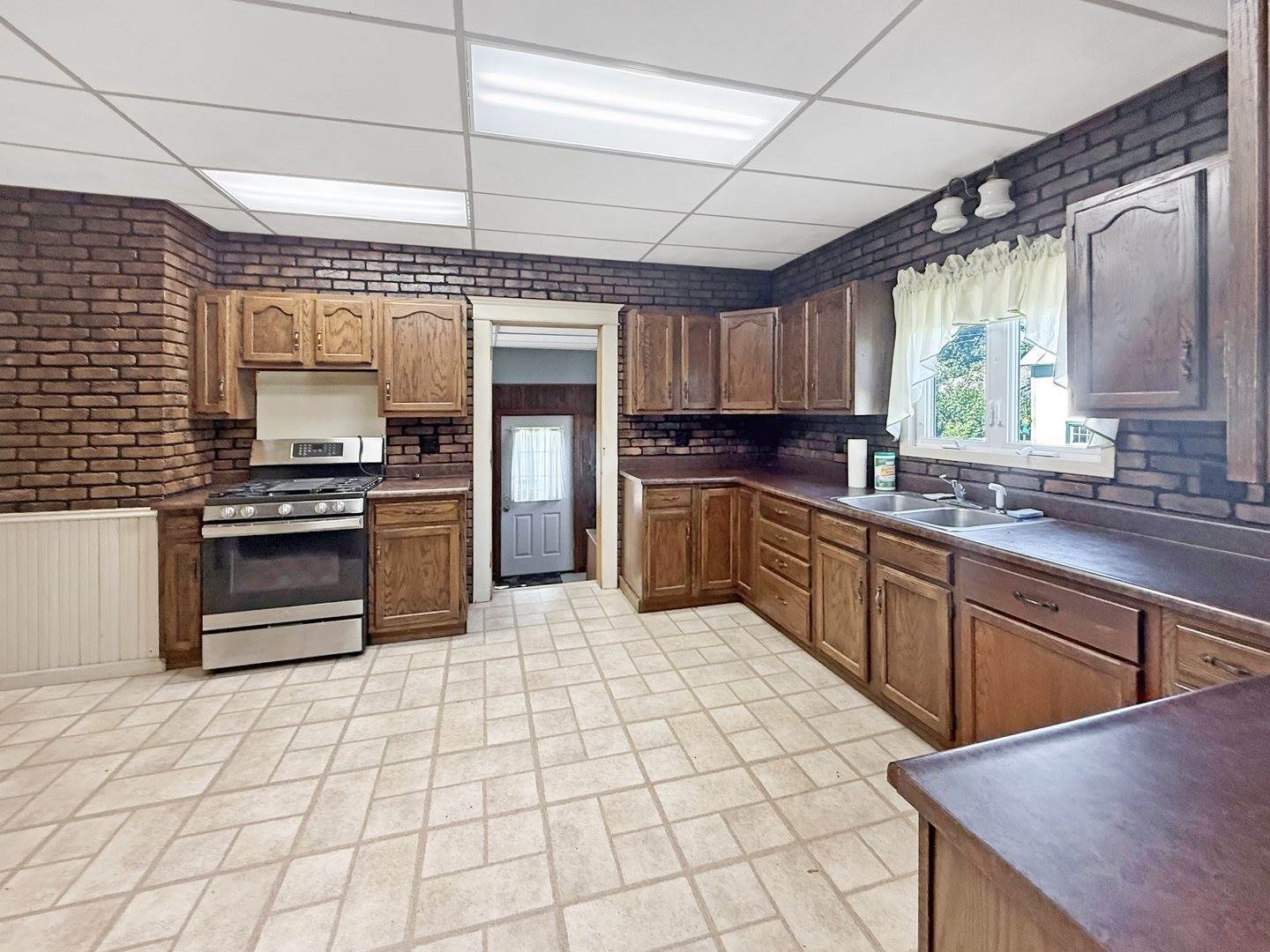 102 South 2nd Avenue, Forreston, IL 61030