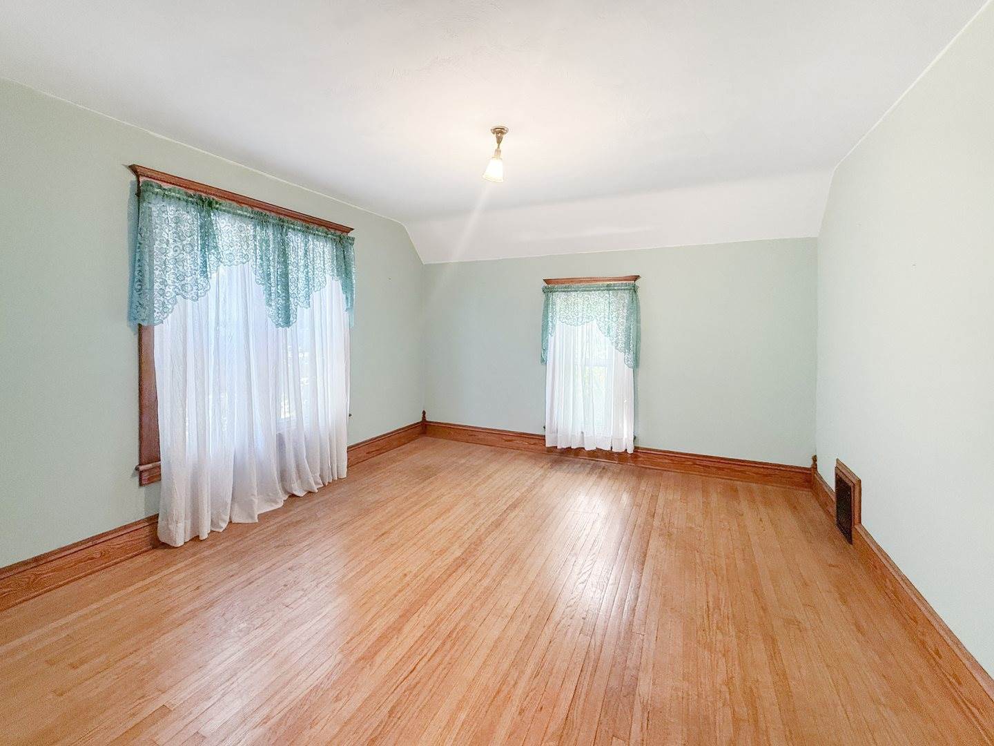 102 South 2nd Avenue, Forreston, IL 61030