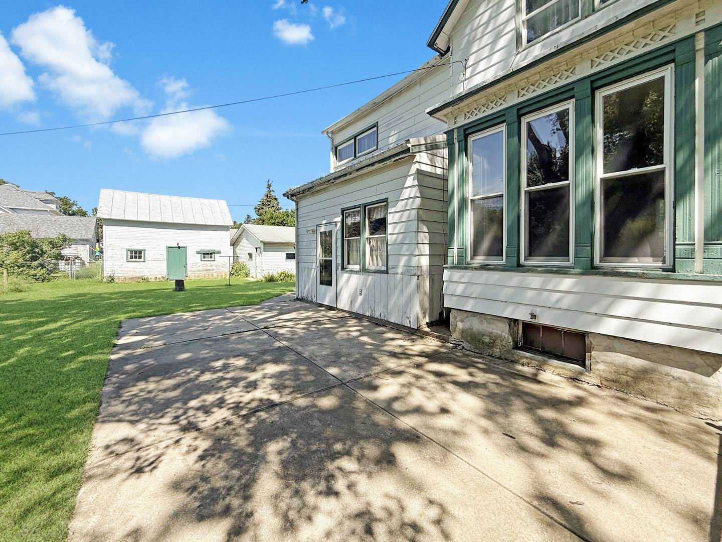 102 South 2nd Avenue, Forreston, IL 61030