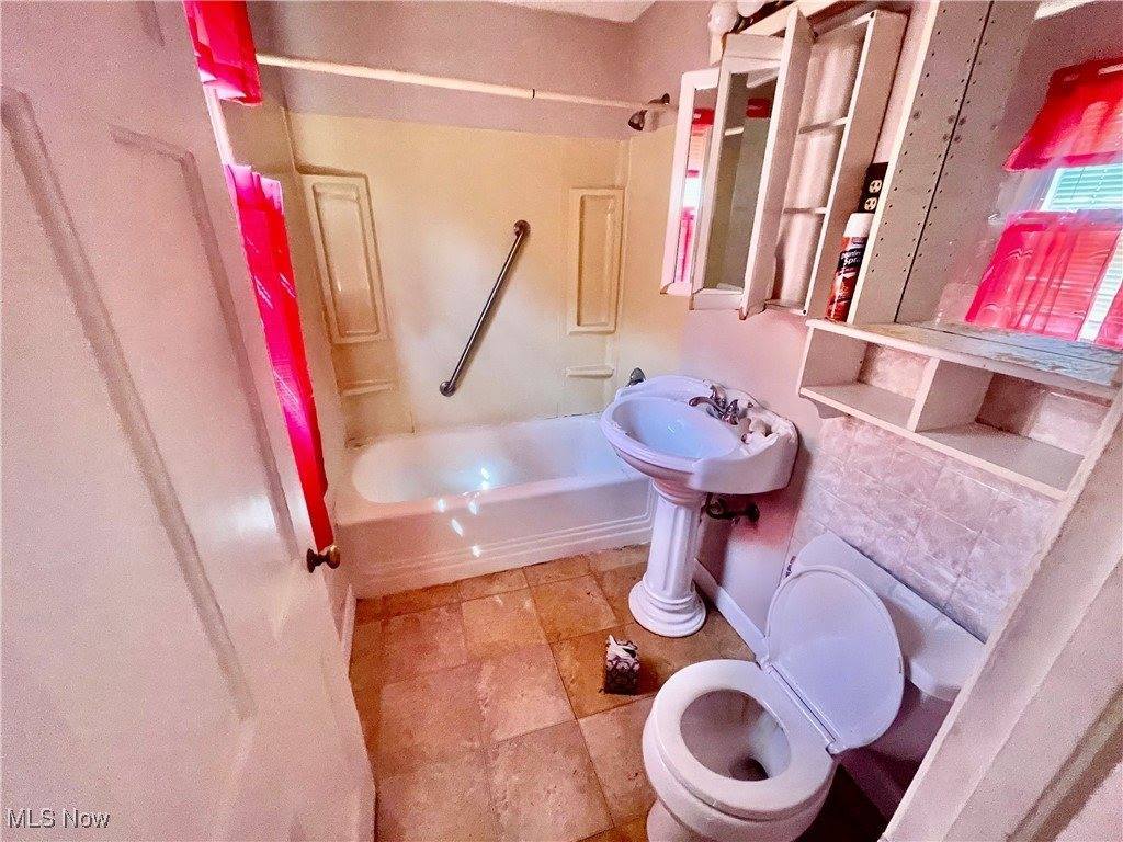 1585 Cascade Drive, Youngstown, OH 44511