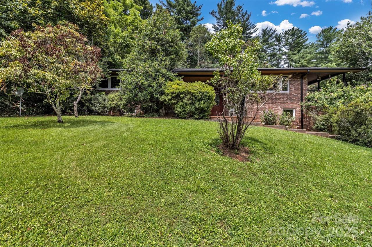 31 Mark Twain Road, Asheville, NC 28805