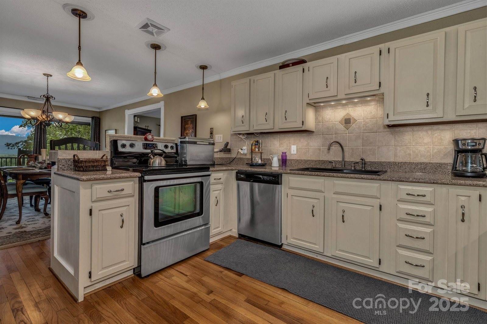 31 Mark Twain Road, Asheville, NC 28805