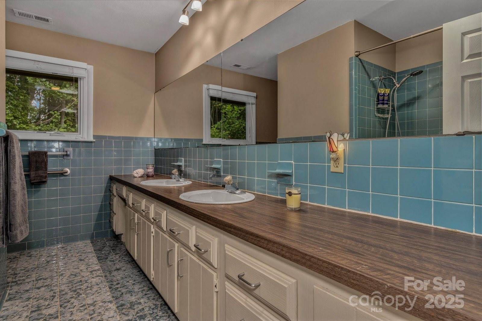 31 Mark Twain Road, Asheville, NC 28805