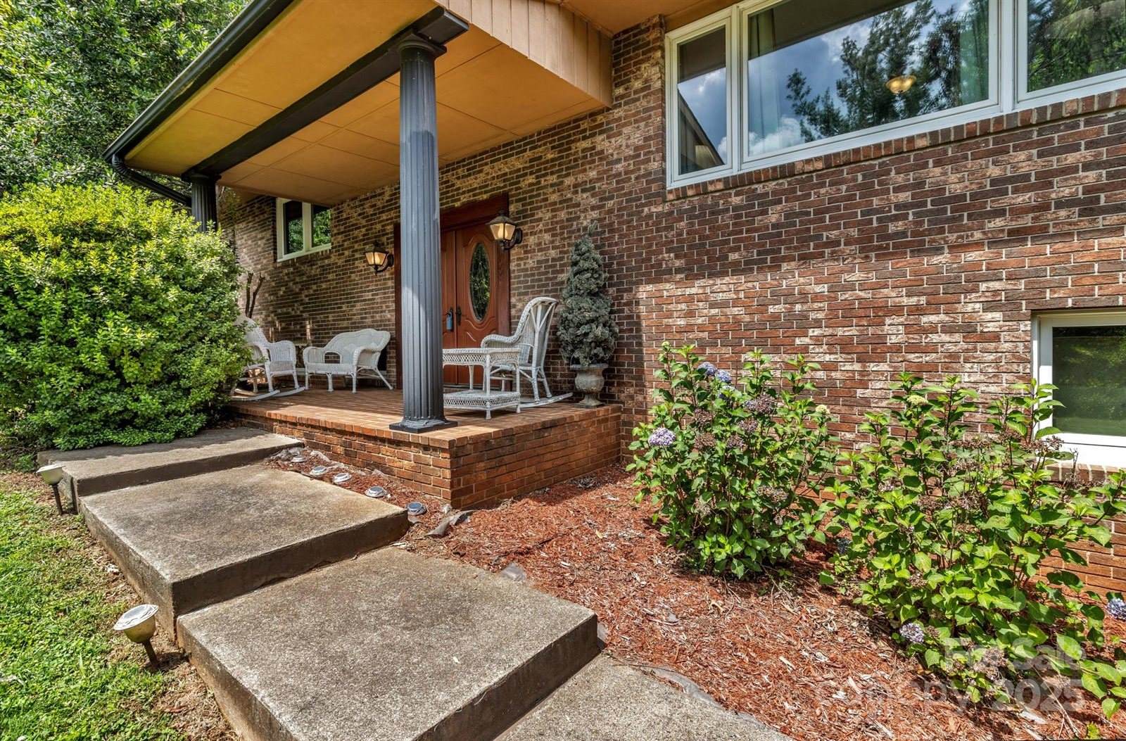 31 Mark Twain Road, Asheville, NC 28805