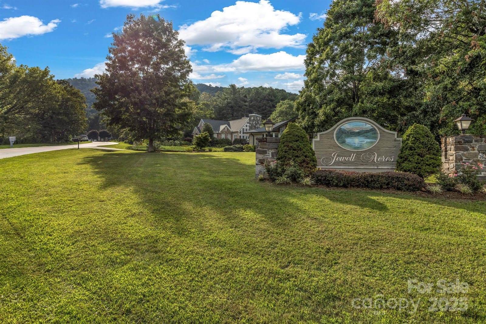 31 Mark Twain Road, Asheville, NC 28805