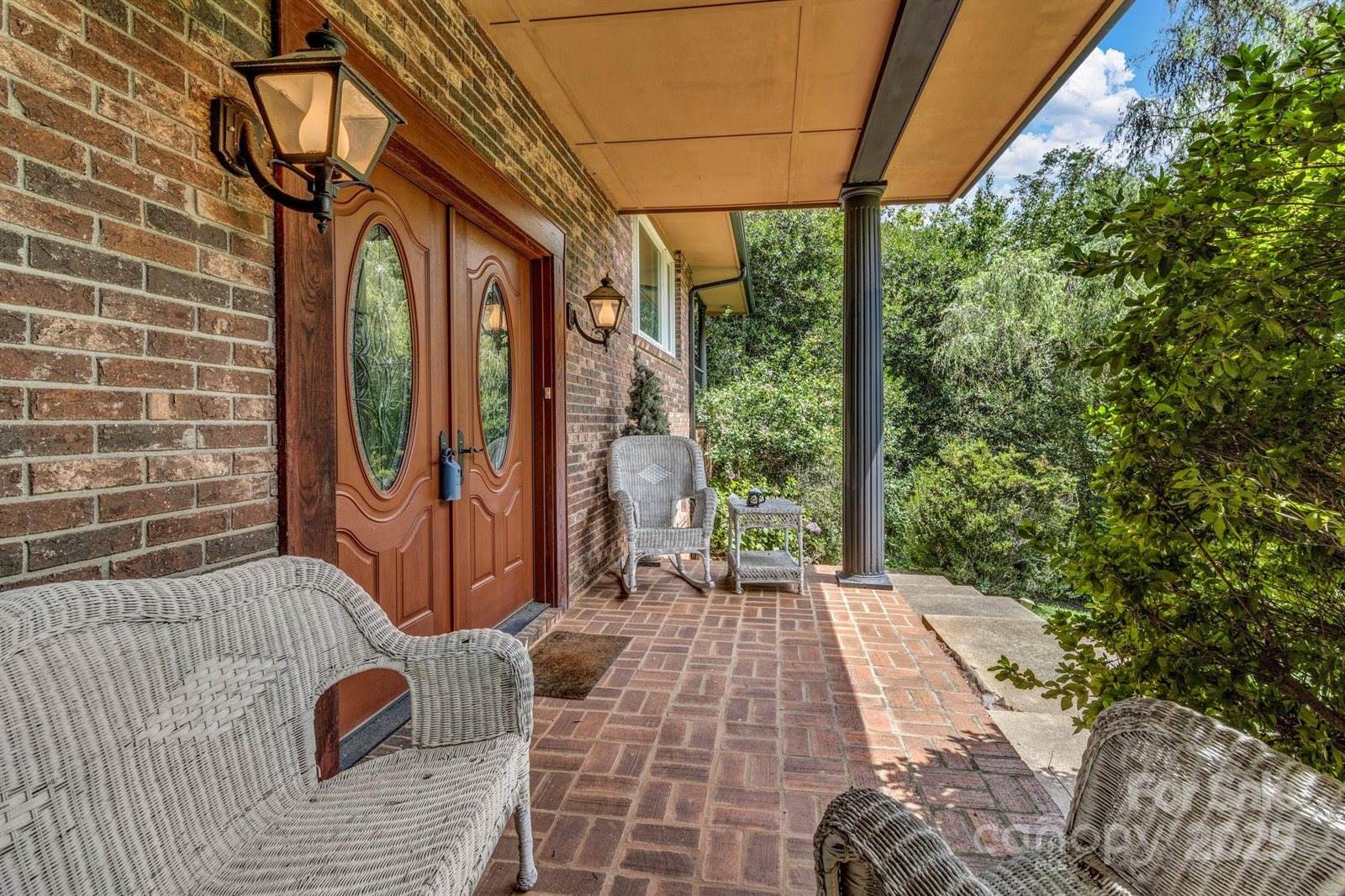31 Mark Twain Road, Asheville, NC 28805