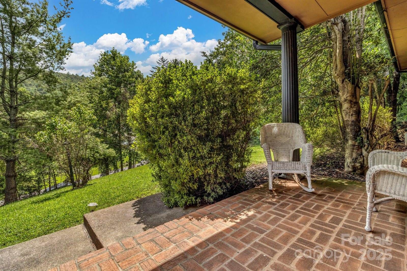 31 Mark Twain Road, Asheville, NC 28805