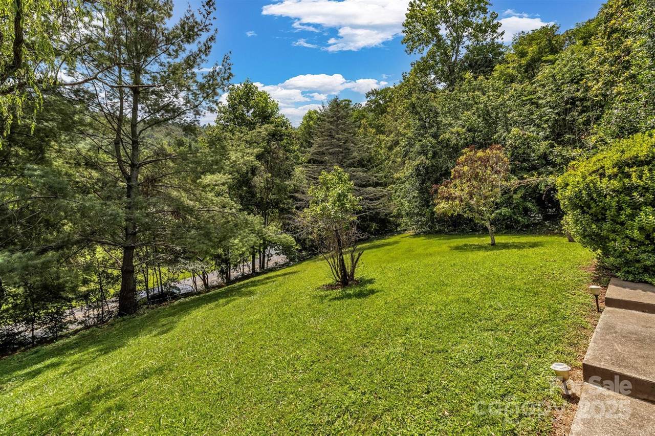 31 Mark Twain Road, Asheville, NC 28805