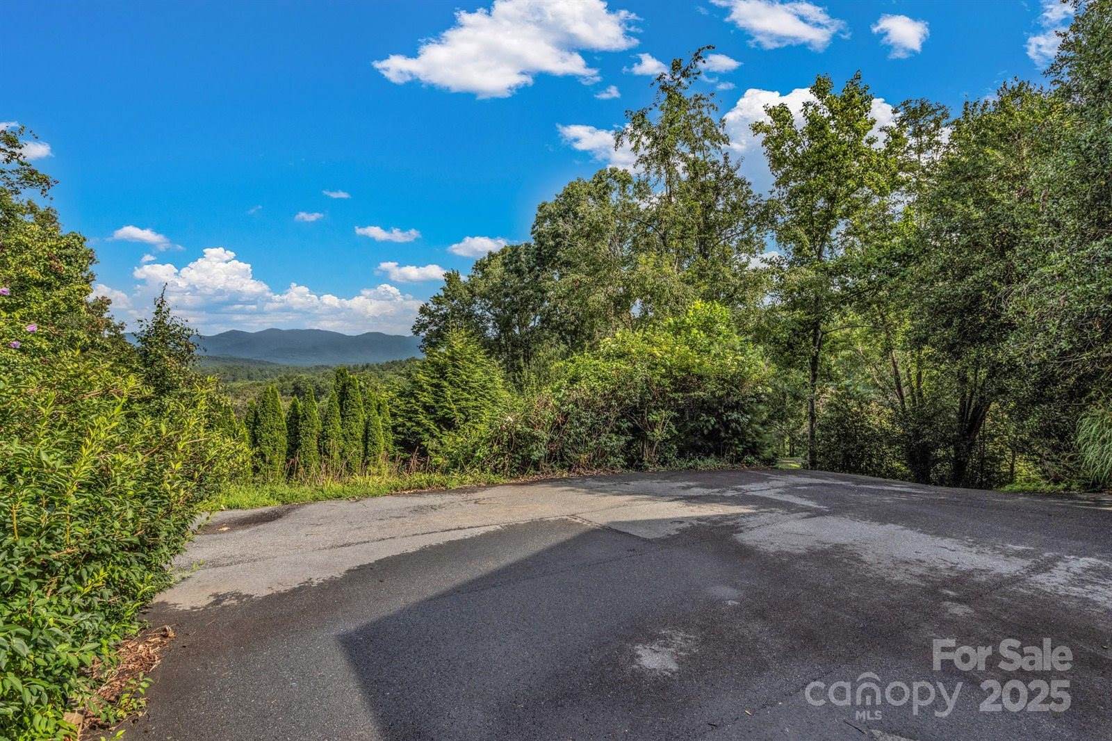 31 Mark Twain Road, Asheville, NC 28805