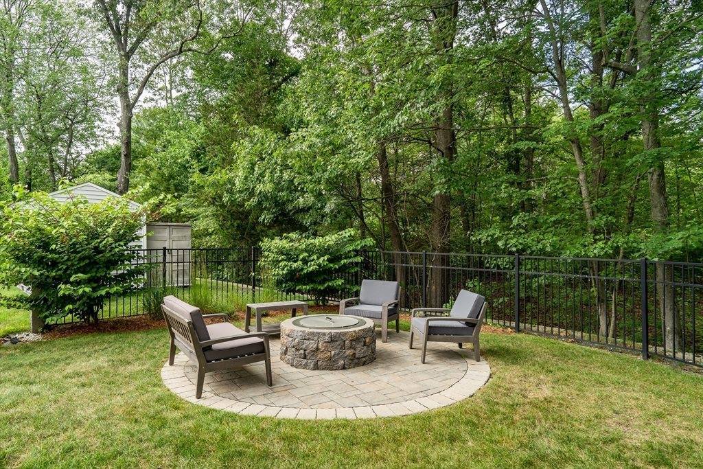 6 Sequoia Dr, Wilmington, MA 01887