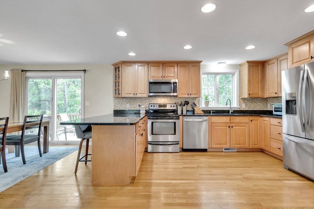 6 Sequoia Dr, Wilmington, MA 01887