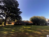 2516 E 42nd St, Texarkana, AR 71854