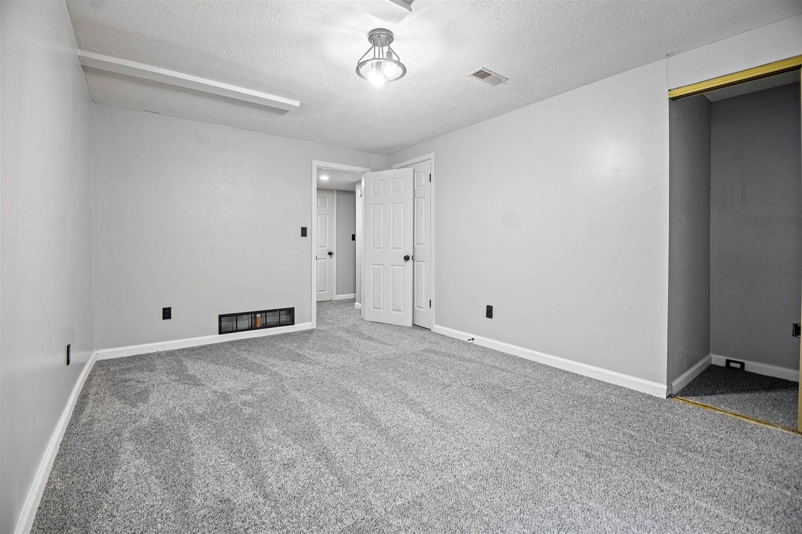 8635 East Mount Vernon St, Wichita, KS 67207