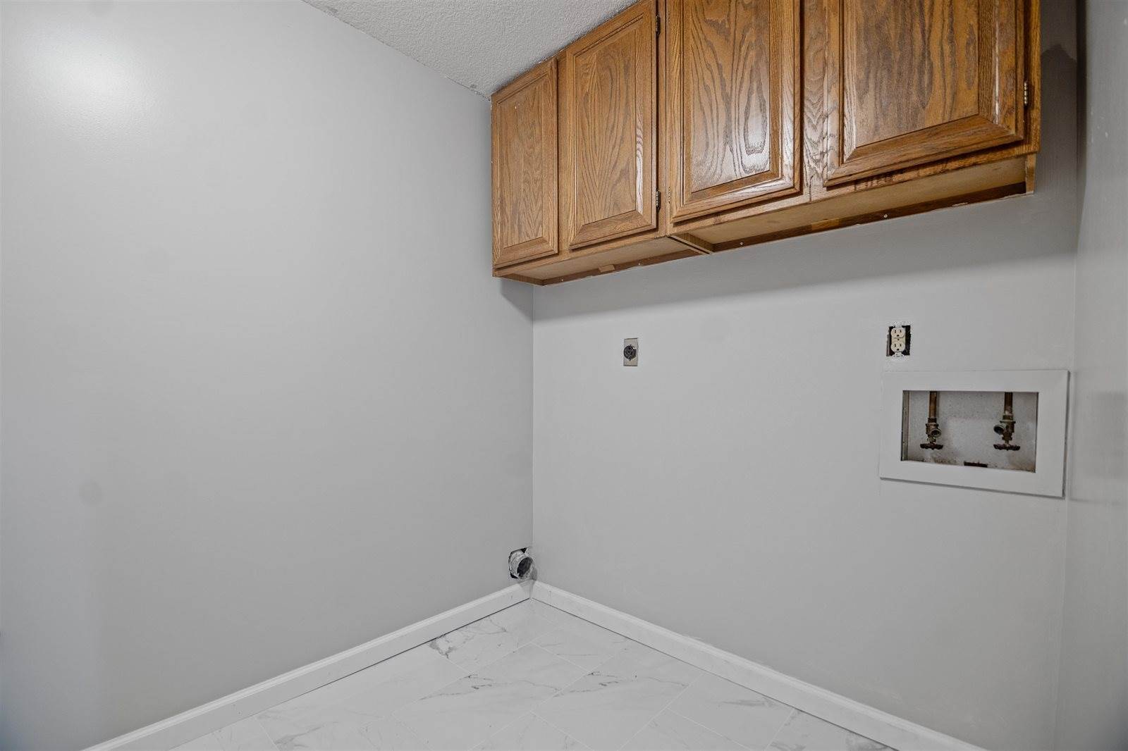 8635 East Mount Vernon St, Wichita, KS 67207