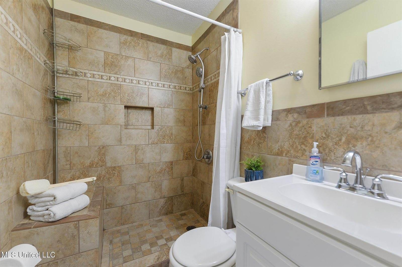 1308 Parktown Drive, Ocean Springs, MS 39564