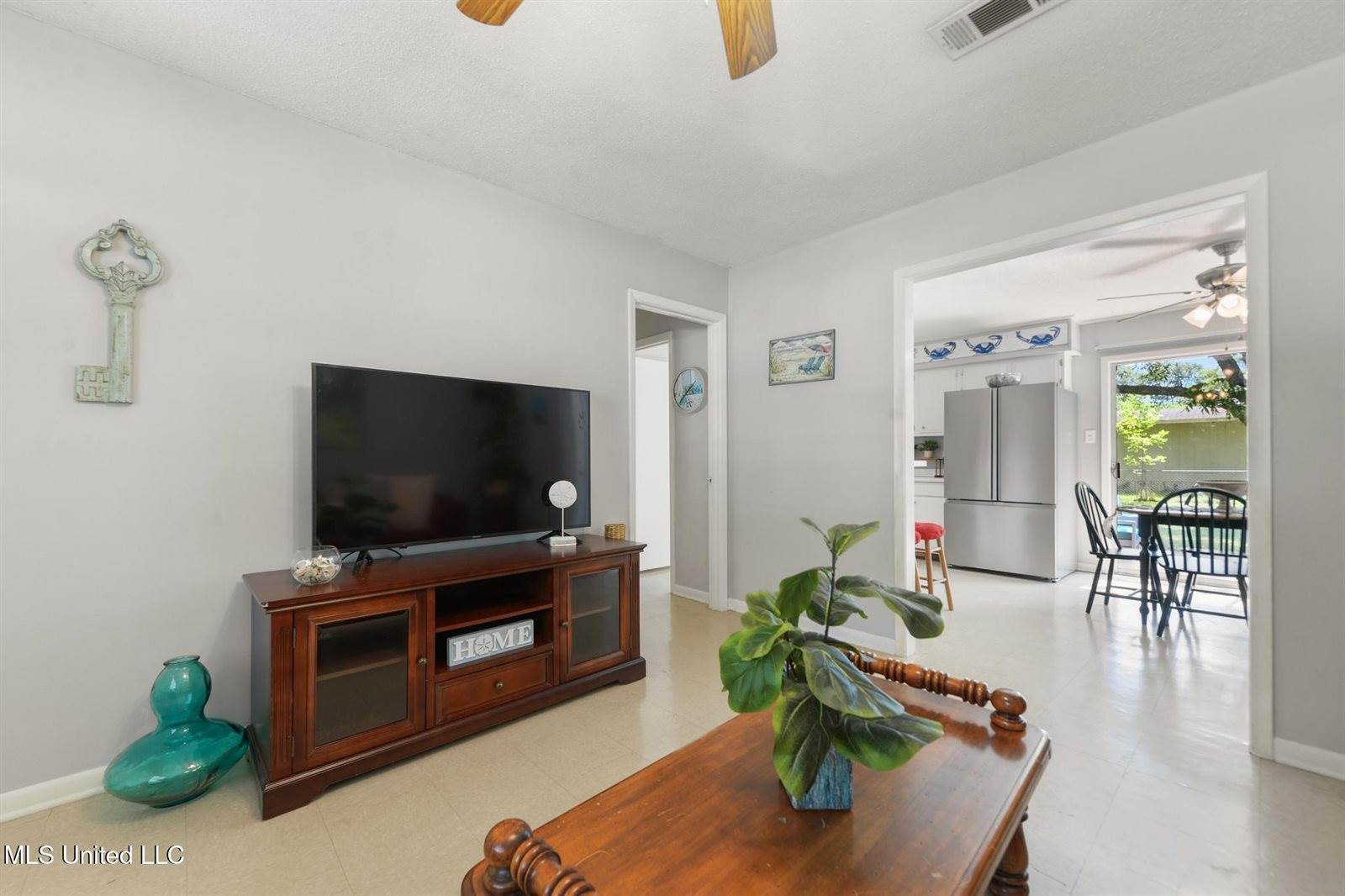 1308 Parktown Drive, Ocean Springs, MS 39564