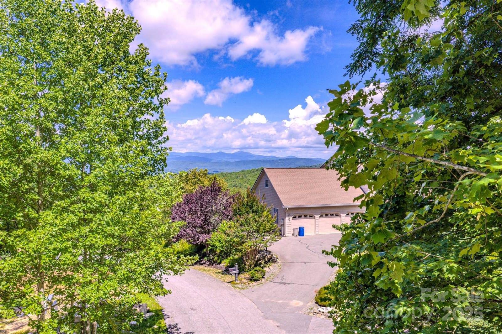 276 Coopers Drive, Hendersonville, NC 28739