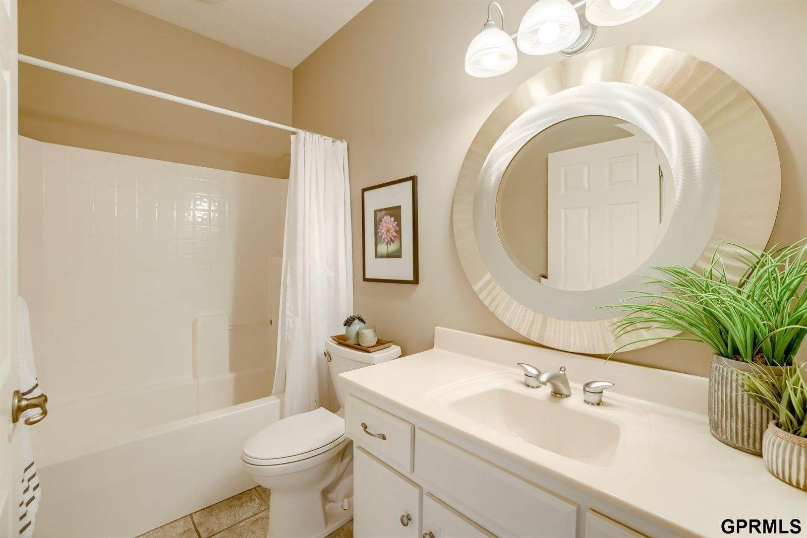 5503 North 166th Street, Omaha, NE 68116