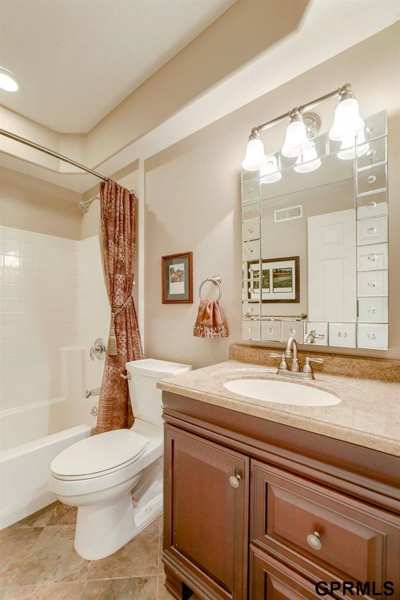 5503 North 166th Street, Omaha, NE 68116