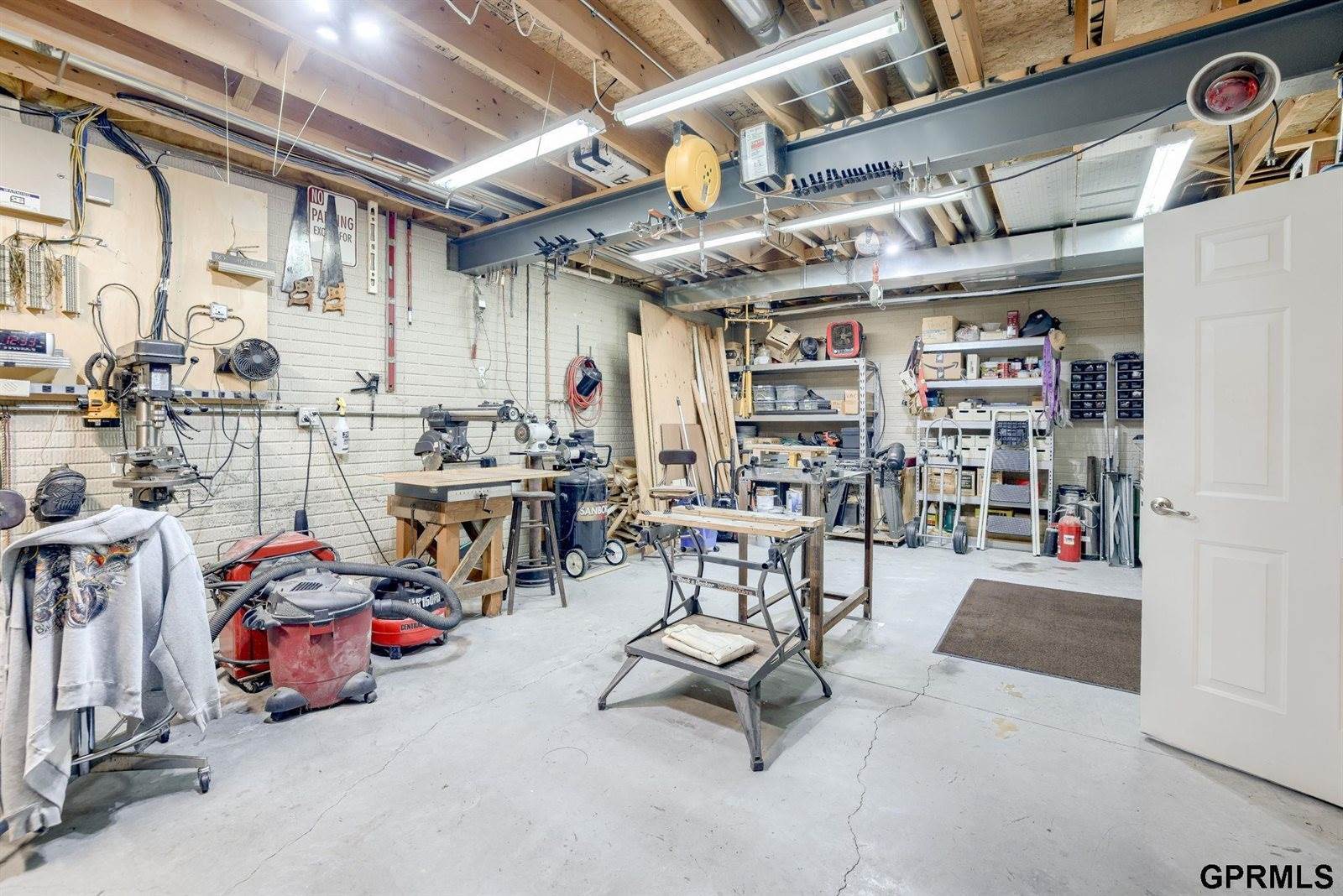 5503 North 166th Street, Omaha, NE 68116