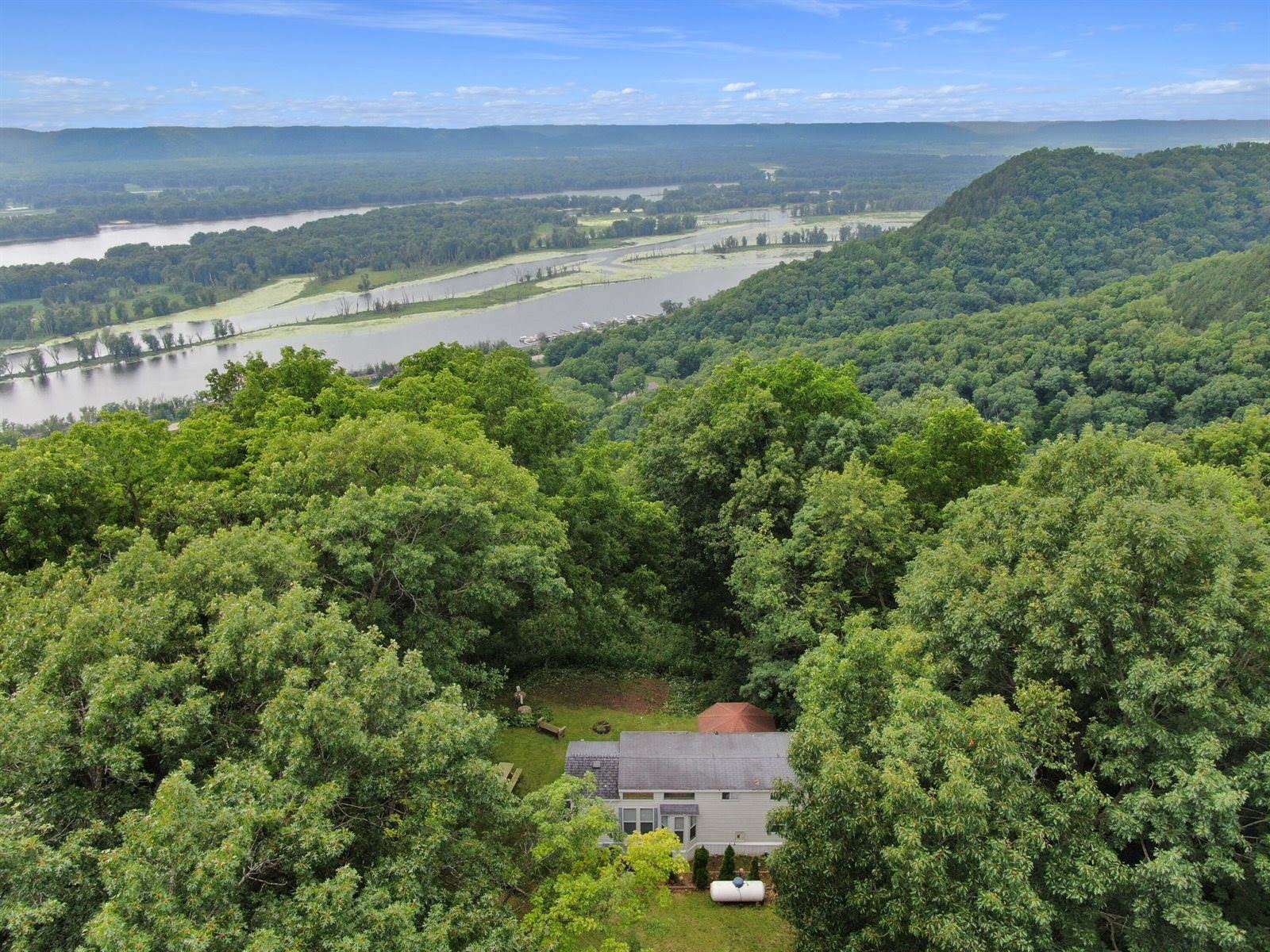 S7855 Eagle Crest Dr, De Soto, WI 54624