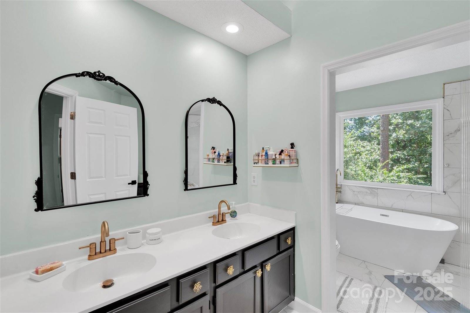 2725 Kirkholm Drive, Matthews, NC 28105