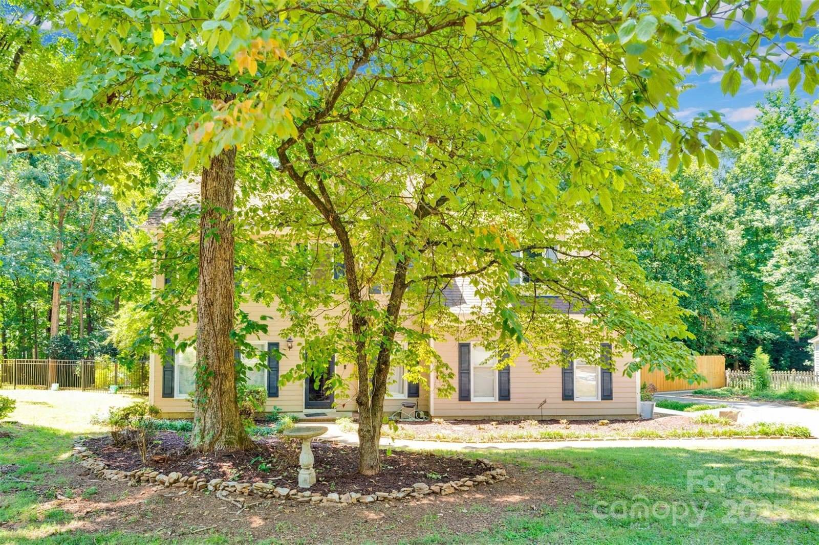 2725 Kirkholm Drive, Matthews, NC 28105