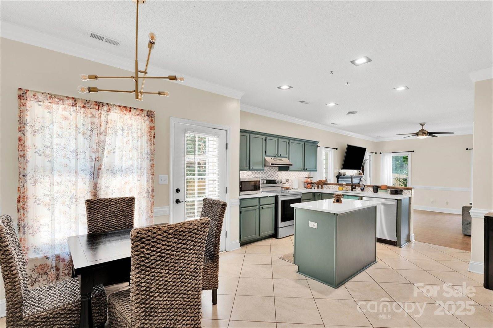 2725 Kirkholm Drive, Matthews, NC 28105