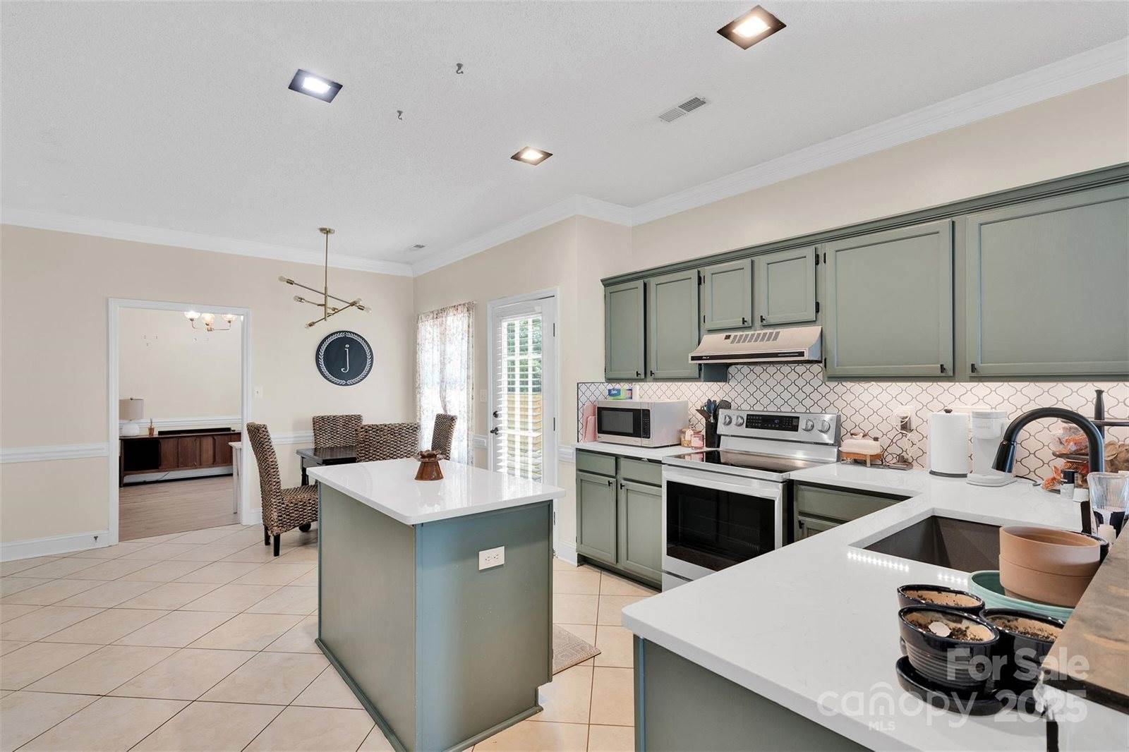 2725 Kirkholm Drive, Matthews, NC 28105