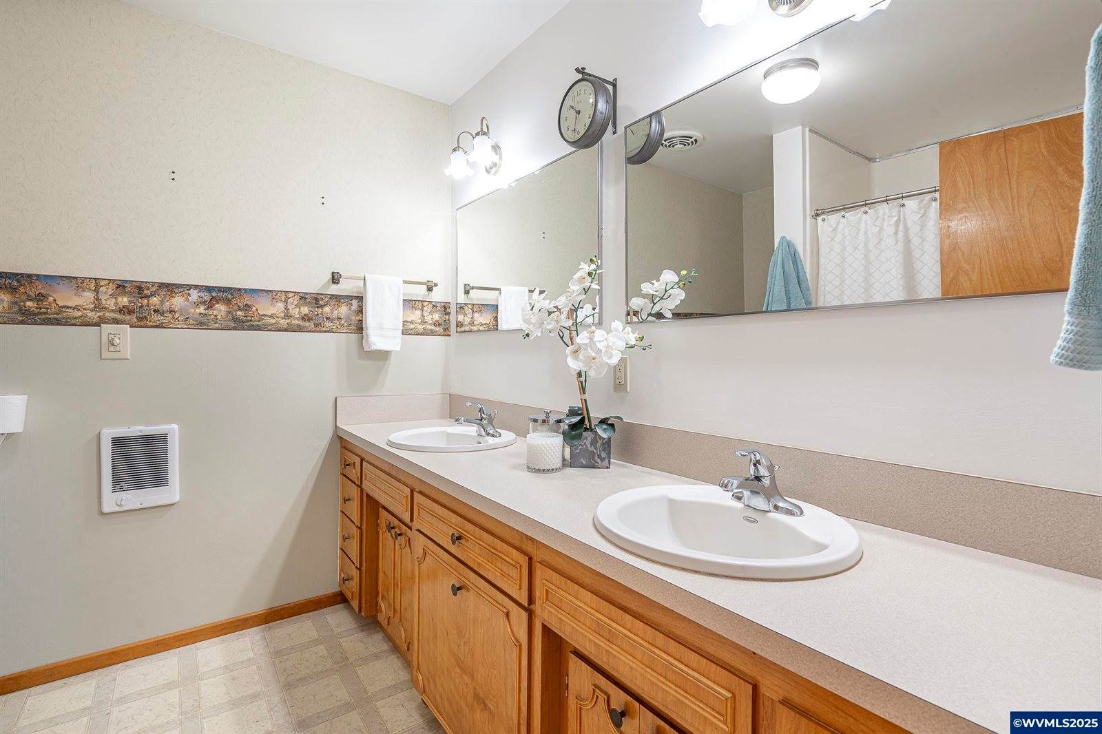 36765 Glaser Dr, Scio, OR 97374